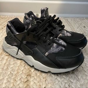 Nike Air Huarache Run in Black Camo